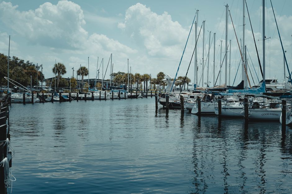 Marina view in St. Petersburg, Florida representing the Florida coast