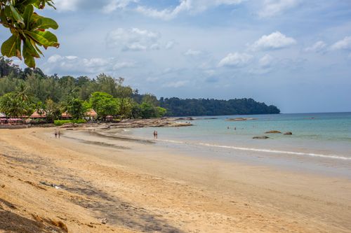 Free Discover serenity on a tropical beach in Khao Lak, Thailand, perfect for a relaxing vacation. Stock Photo