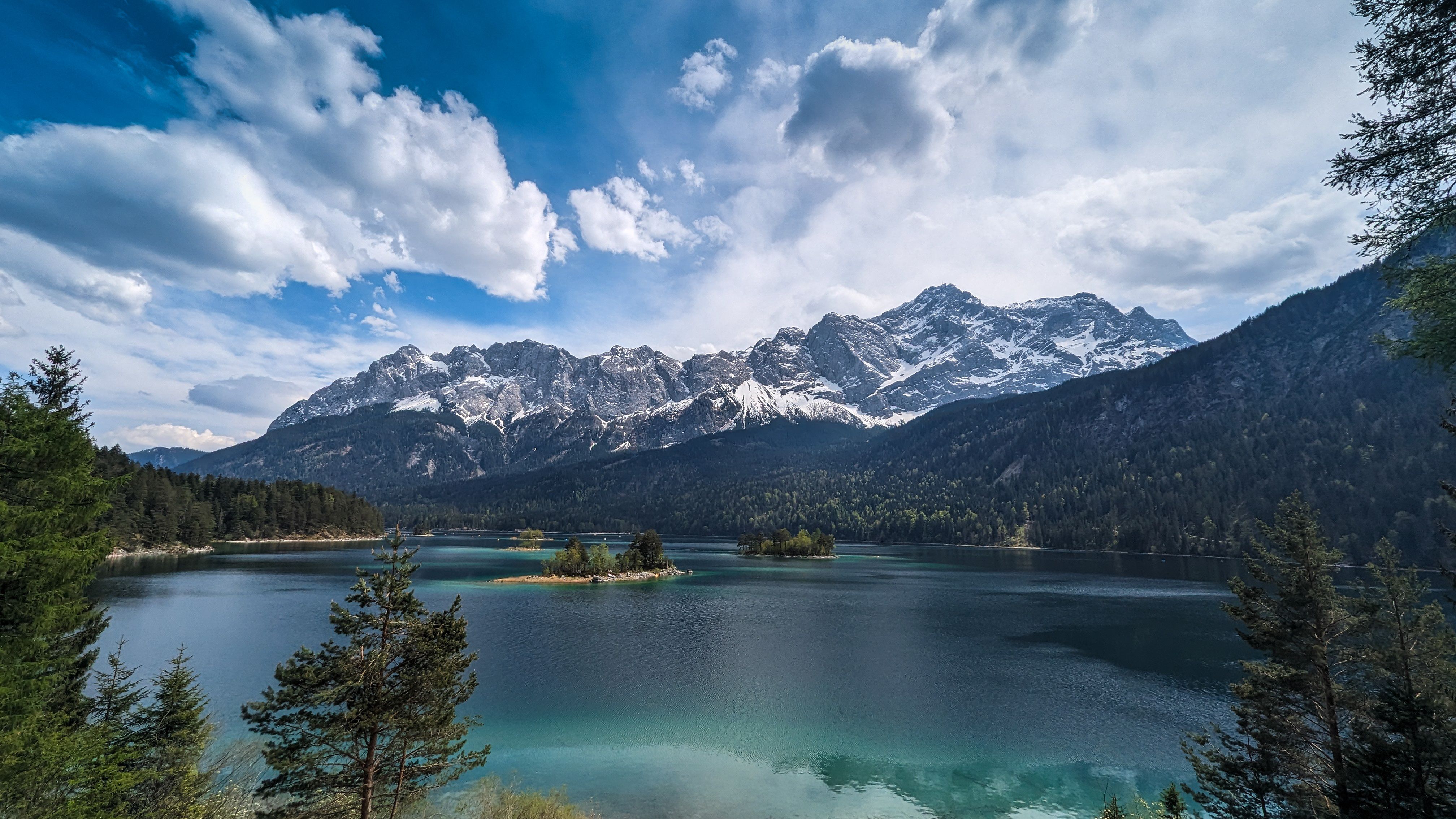 Eibsee u podnóża Zugspitze