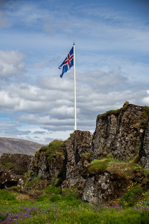 Cờ Của Iceland Trên Một Ngọn Núi · Ảnh có sẵn miễn phí