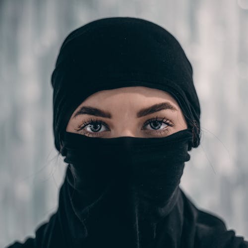 Free Person Wearing Black Mask  Stock Photo