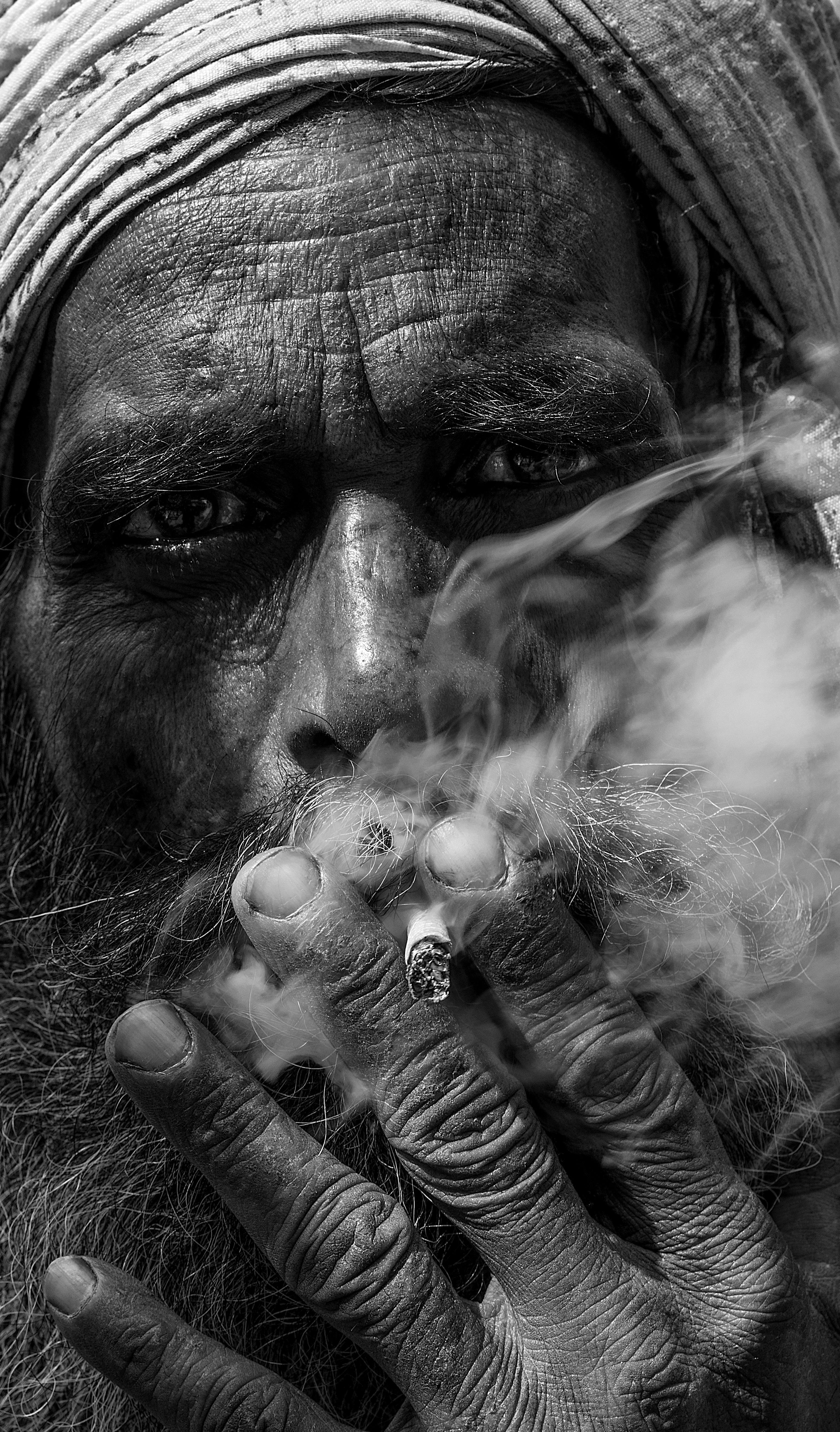老人喫煙タバコ 無料の写真素材