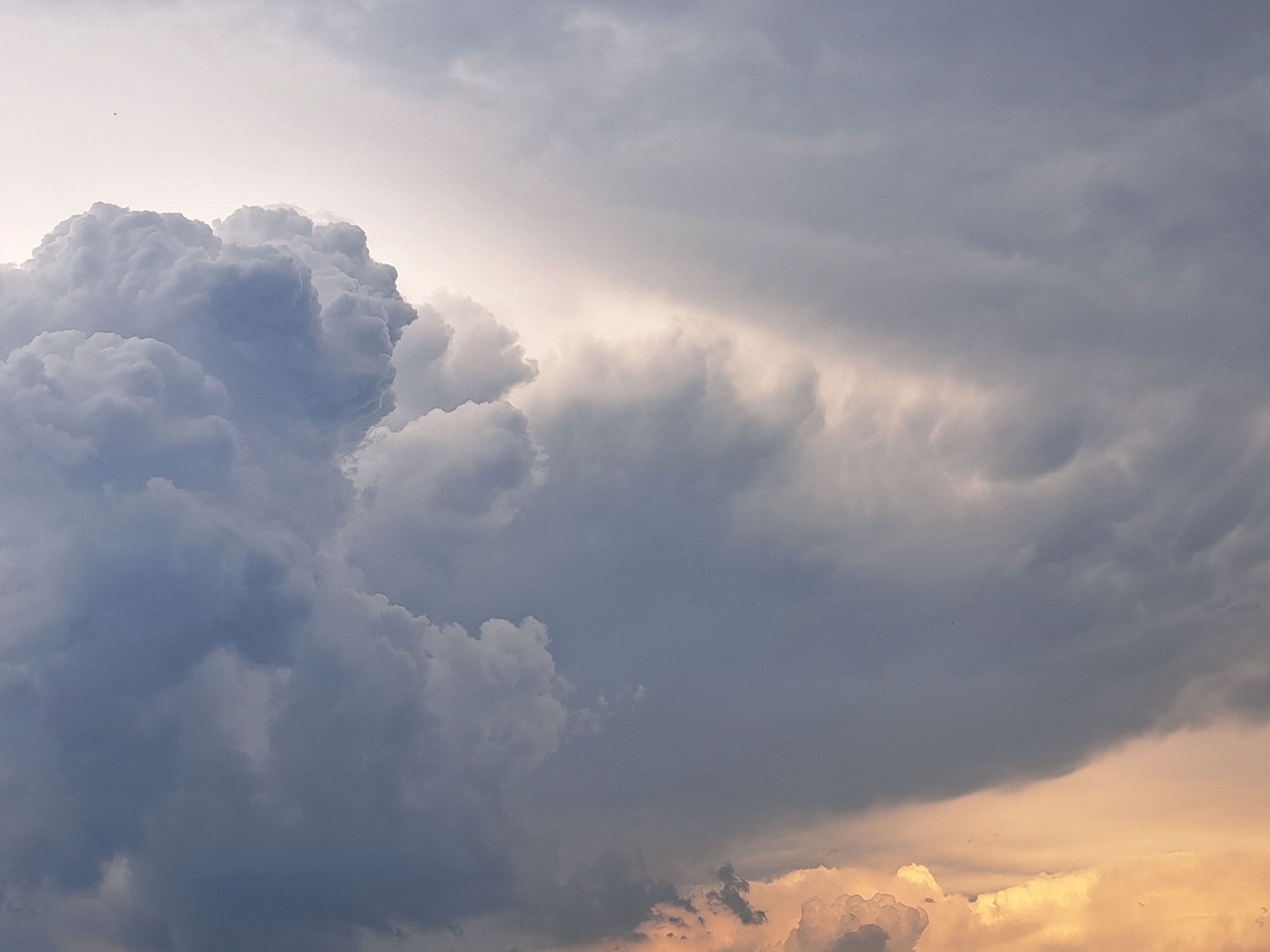 Alert RCB: burzowy chaos nad Polską – co nas czeka?