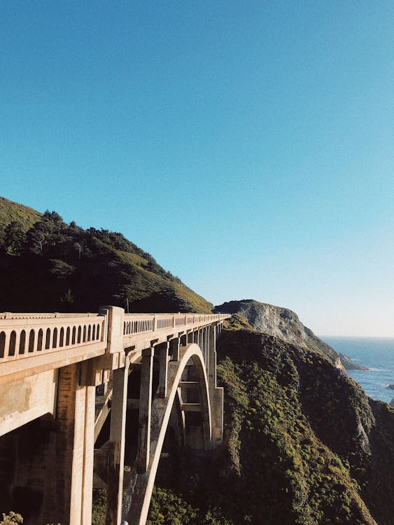 Pont En Béton Brun