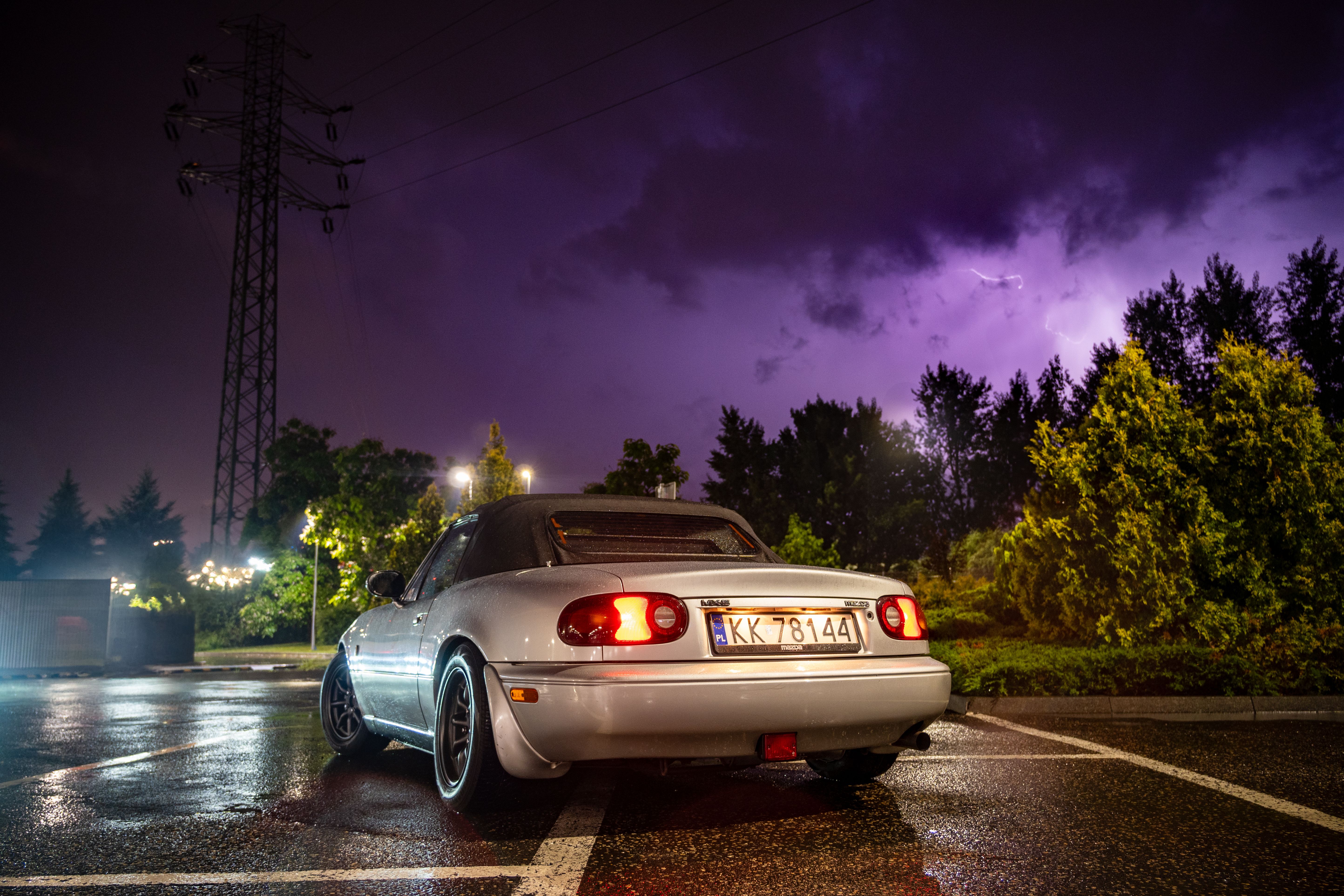 Tesla Roadster : encore reporté, mais cette fois c'est la pluie