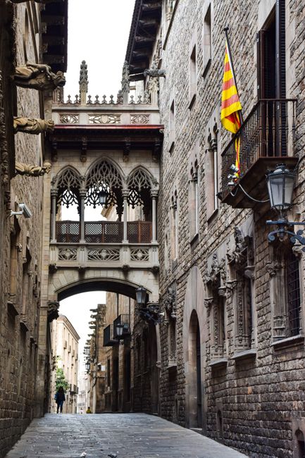 Parador en el Pirineo catalán es una joya arquitectónica del siglo XIV desde 42€ p.p./noche, ¡¿Es real esto?