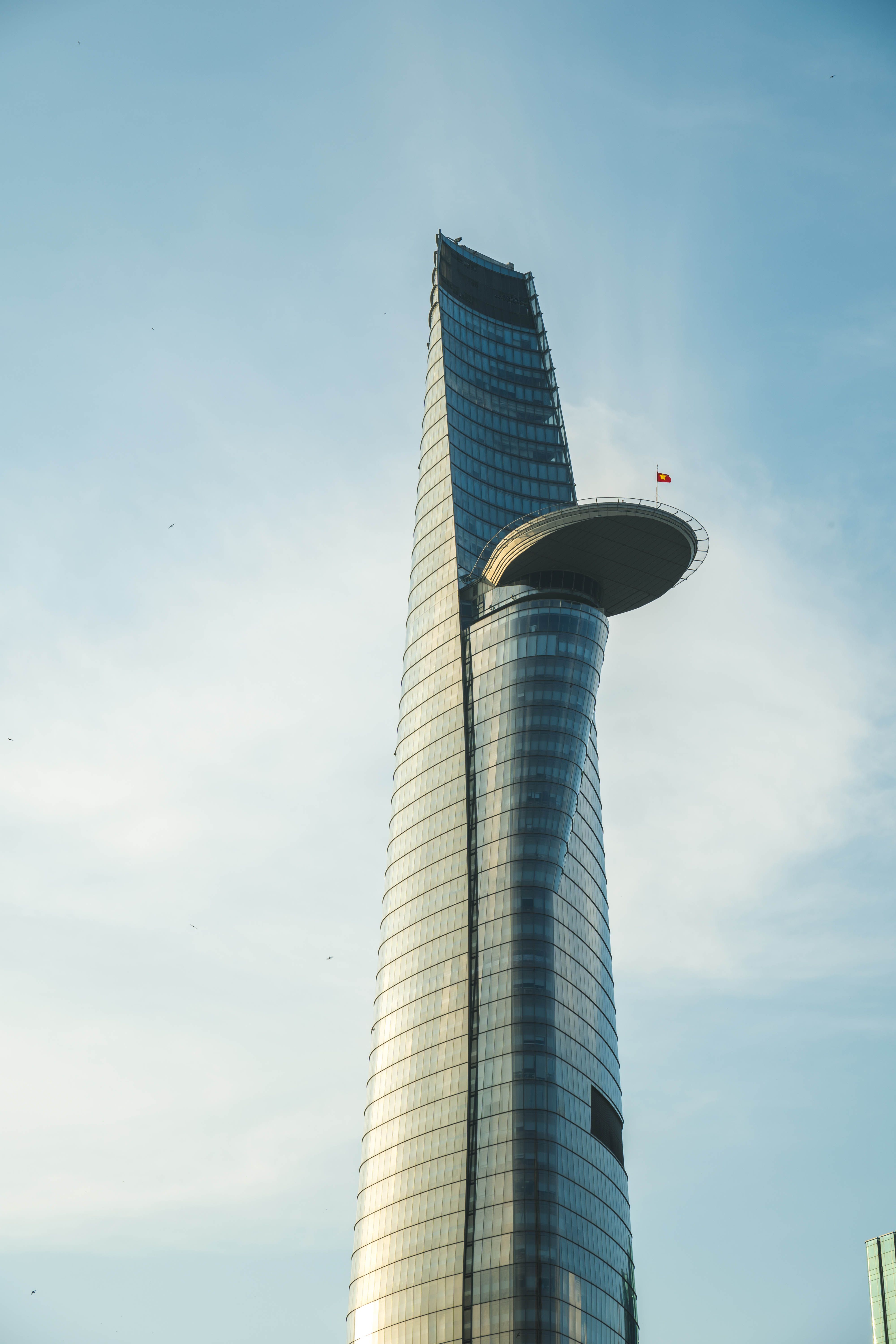 Blue and Gray High-rise Building · Free Stock Photo