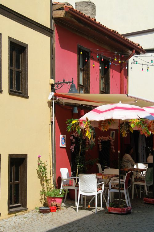 Free Colorful outdoor café in Eskişehir with vibrant architecture and summer ambiance, ideal for tourists. Stock Photo