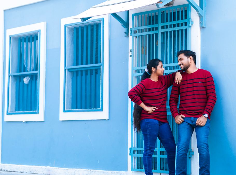 Online dating: starting a conversation on a niche platform