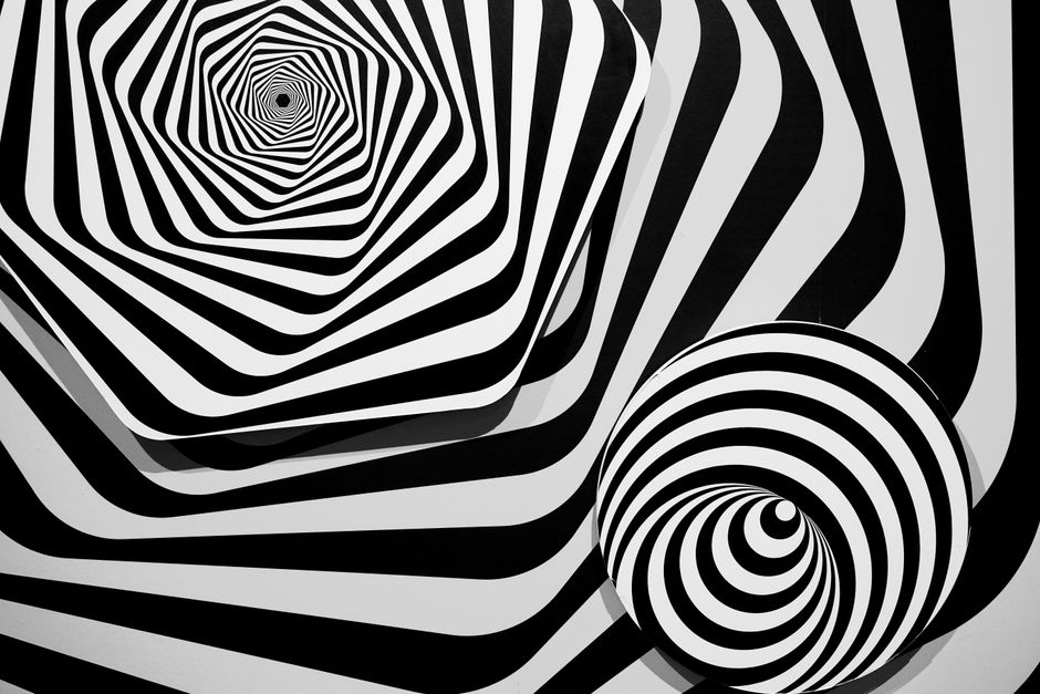Mesmerizing black and white geometric patterns with a modern abstract design.
