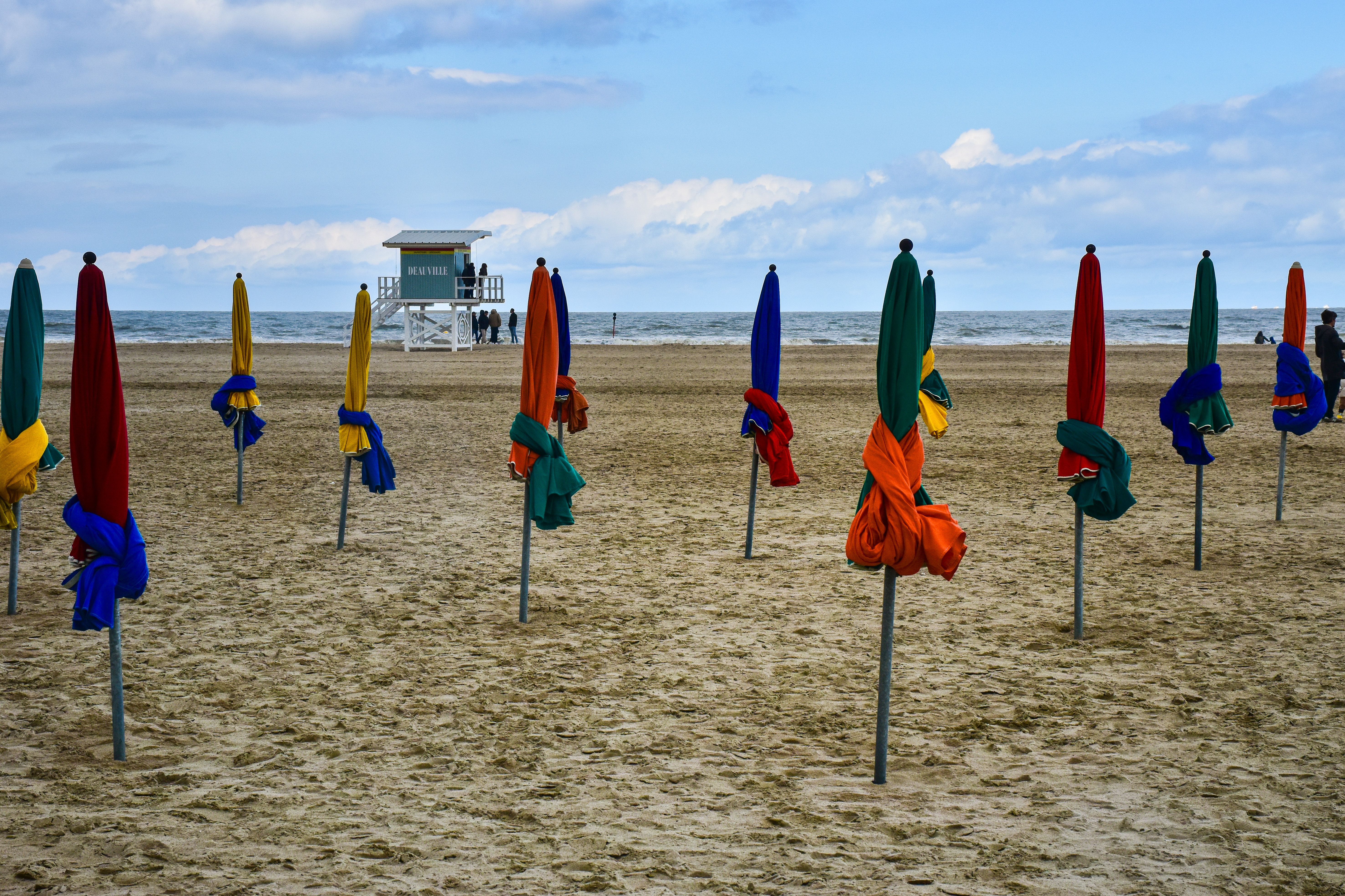 Catch the shoreline in soft layers and clean detail — how to take wide depth of field photos?