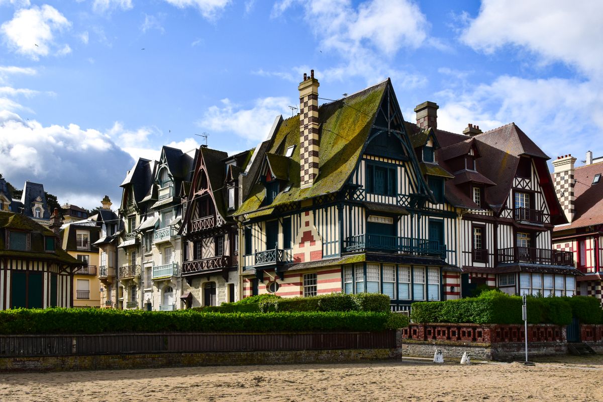 Maisons normandes en bord de mer