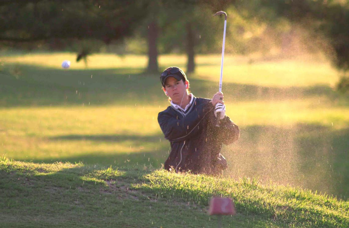 無料 ゴルフをする人 写真素材