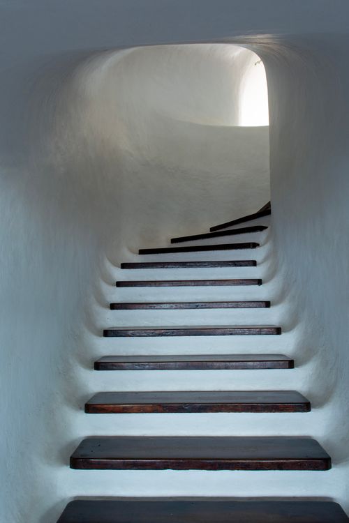 Free Elegant minimalist staircase with curved design in a well-lit modern interior space. Stock Photo