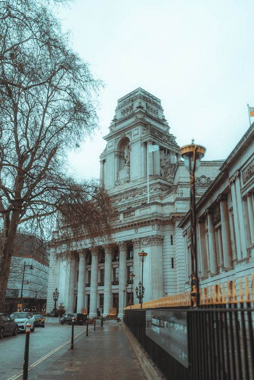 Free Majestic historical building captured in an urban setting during winter, showcasing classic architecture. Stock Photo
