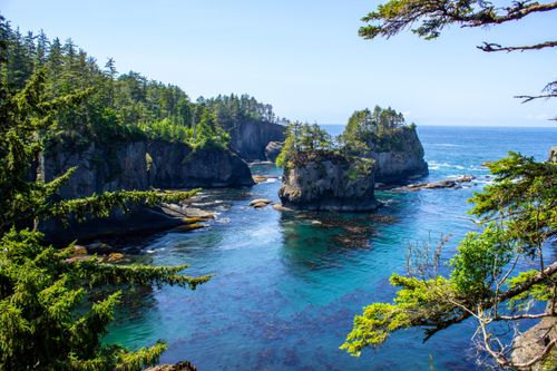 Free Explore breathtaking coastal cliffs and vibrant seascape with lush greenery. Stock Photo
