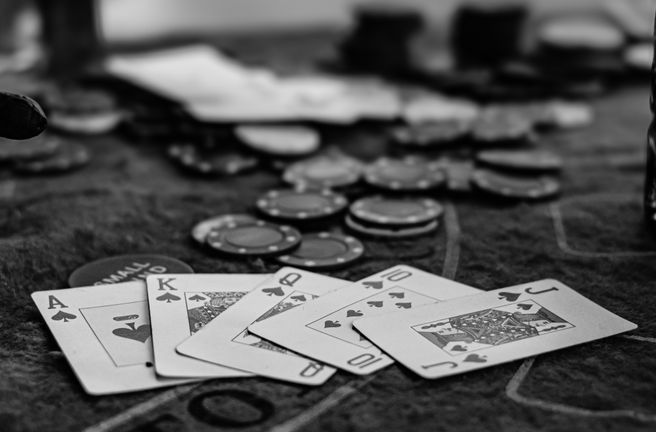 Online Casino: Spielautomaten und Live-Spiele im Überblick