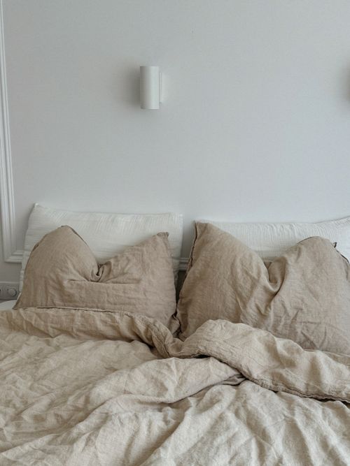 Free A serene and cozy bedroom setting with beige linens and minimalist design. Stock Photo
