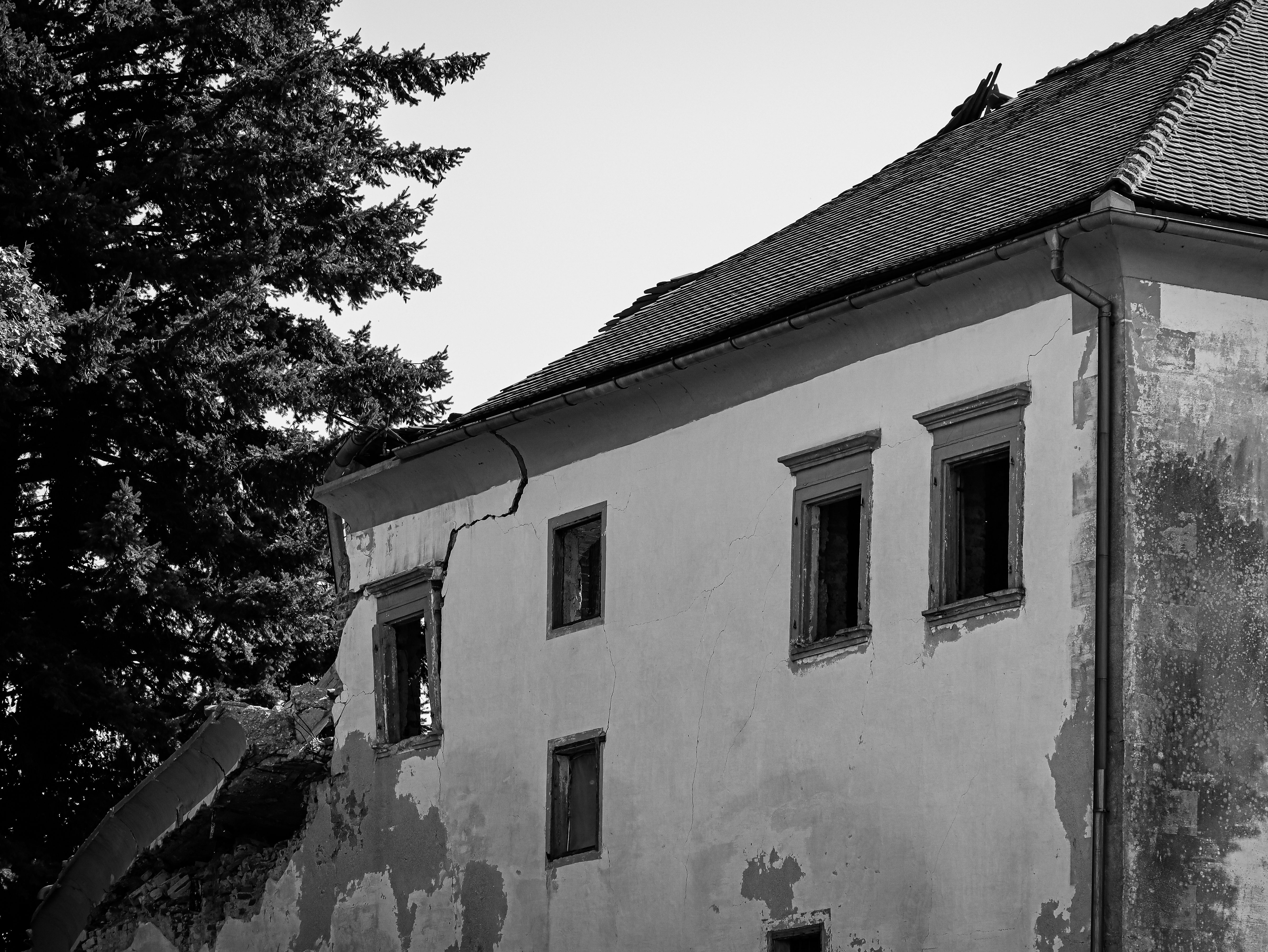 Menasha, Neenah homeowners facing challenges with insurance after Fox Cities tornado — Photo by Nikola Tomašić on Pexels