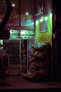 Explore a dimly lit street market in Rosario, Santa Fe, Argentina, with vibrant neon lights.