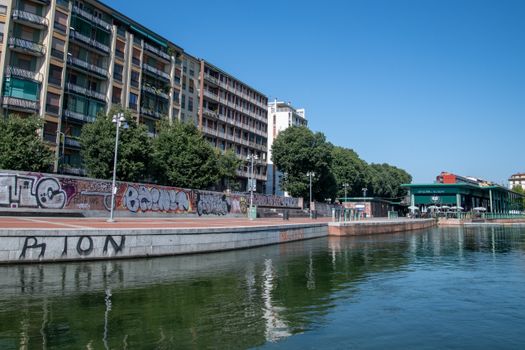 Navigli canals aperitivo walk — Milan