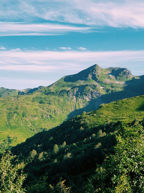 Free Breathtaking view of green mountains under a summer sky, ideal for travel enthusiasts. Stock Photo
