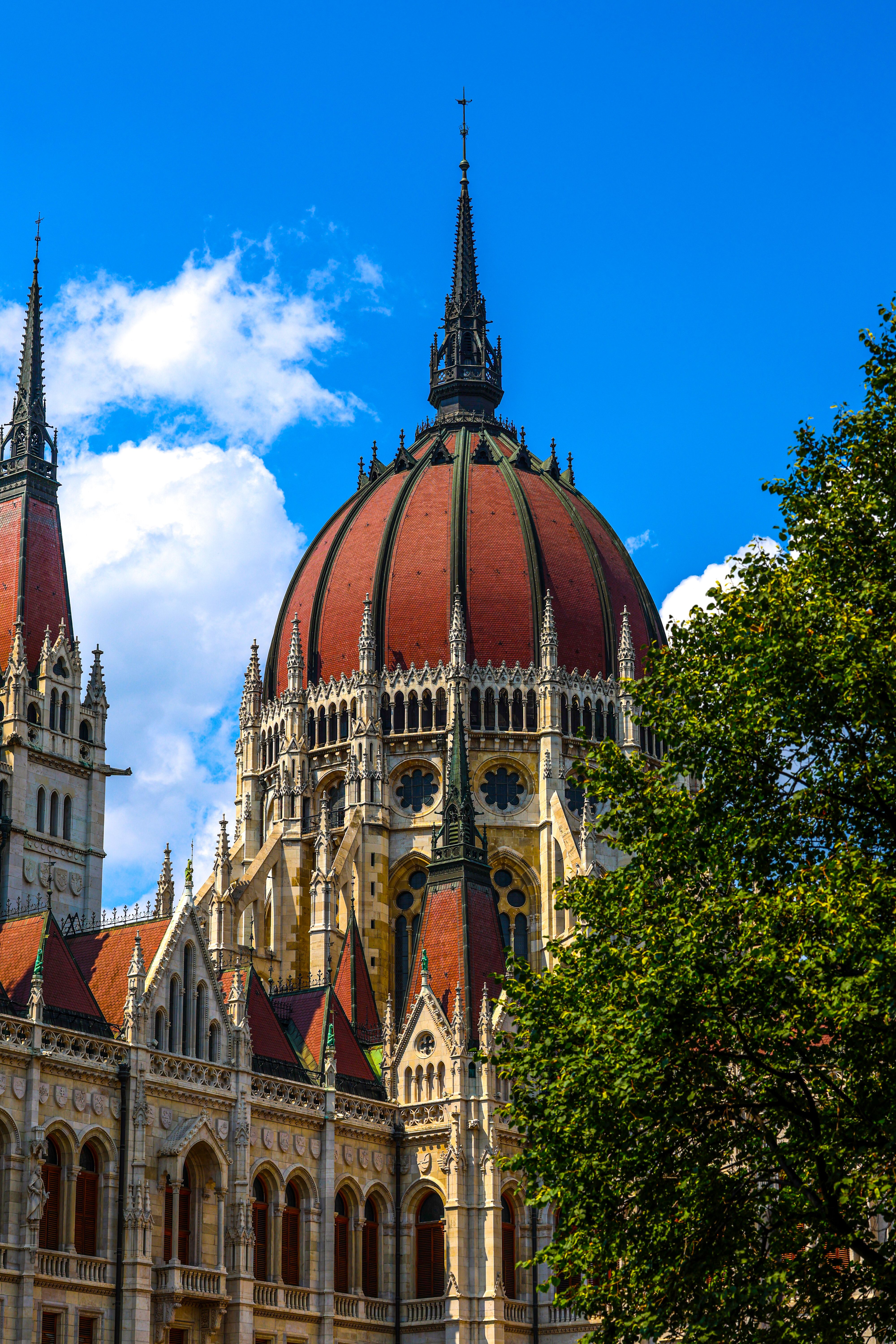 Magyar wymusza zmianę: parlament przyjmuje antyprezydencką poprawkę