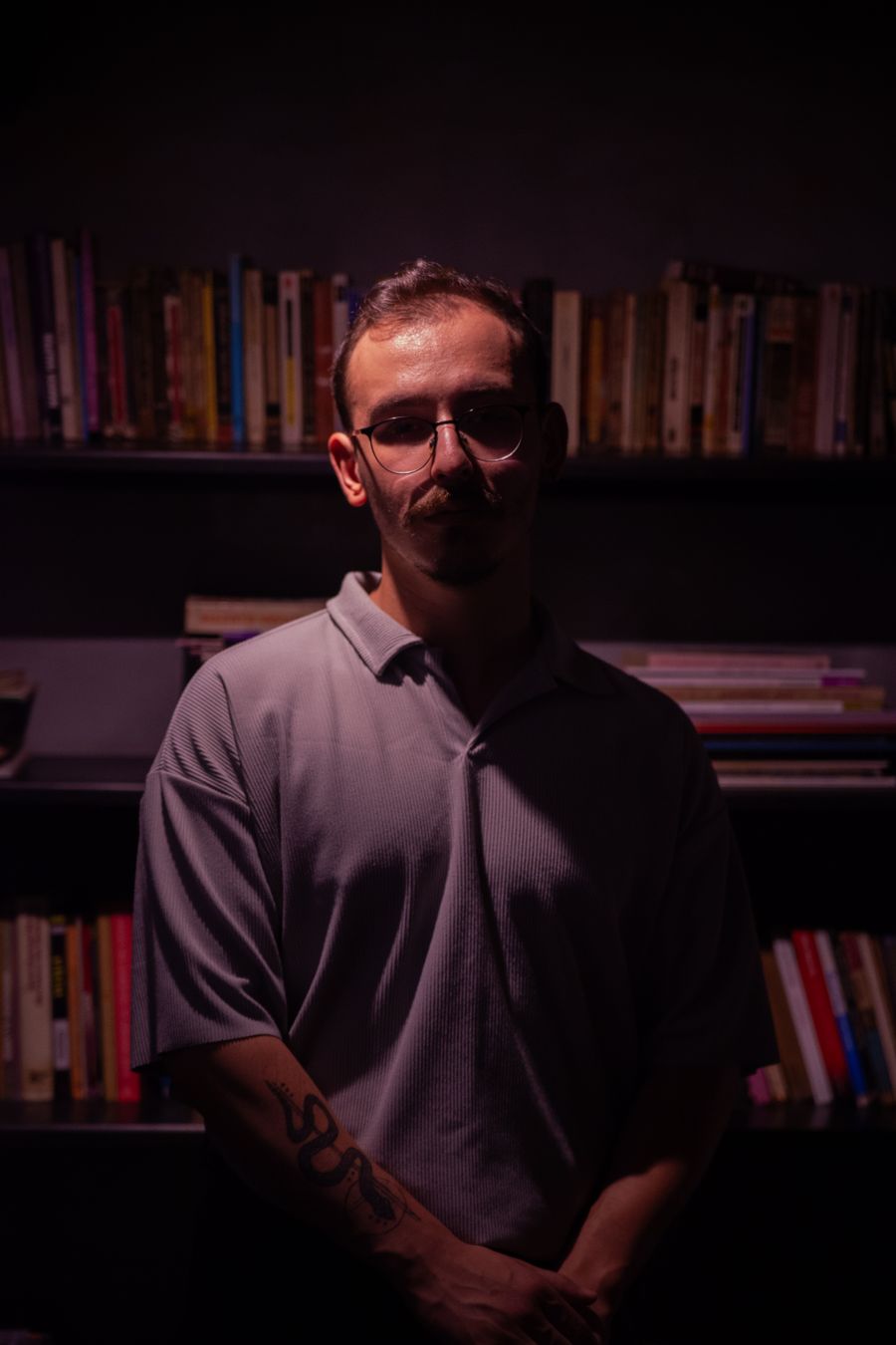 Reader seated in a dim library, portrait by Eyüpcan Timur on Pexels