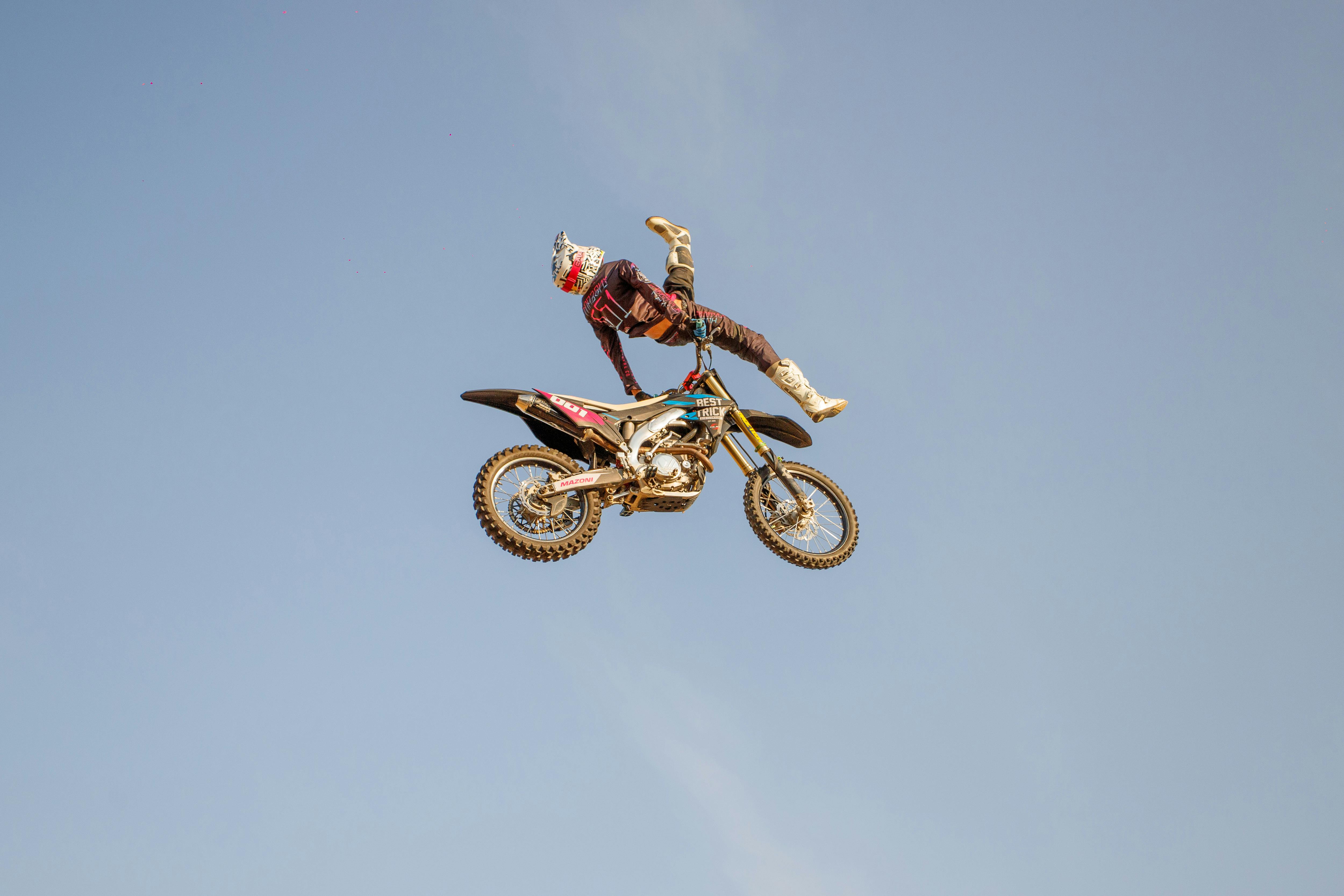 How Do YouTubers Earn Money: The Ultimate Guide