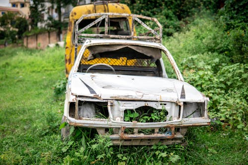 Základová fotografie zdarma na téma bouračka, nepál, opuštěné auto