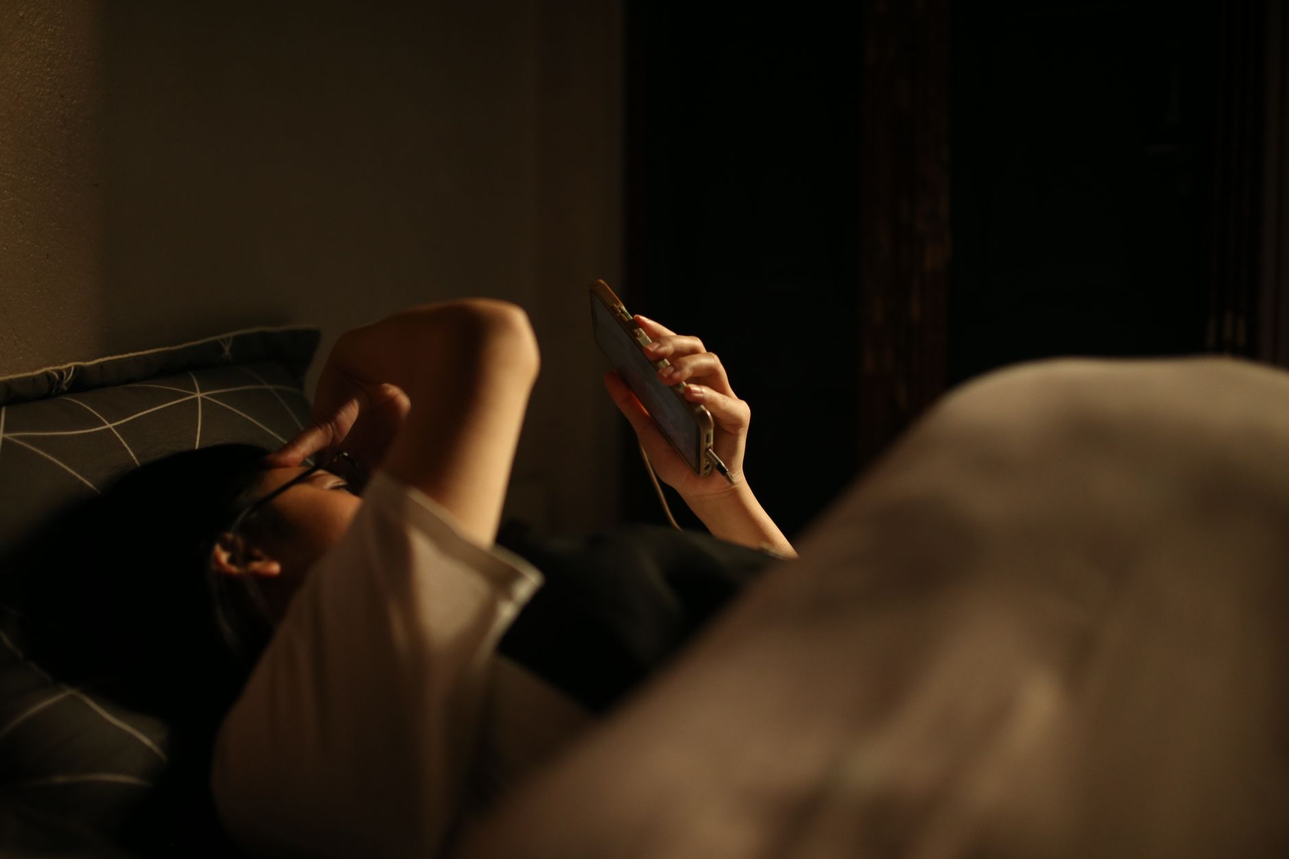 온라인에만 존재한 범죄, 88일 갇힌 그녀는 피해자였다