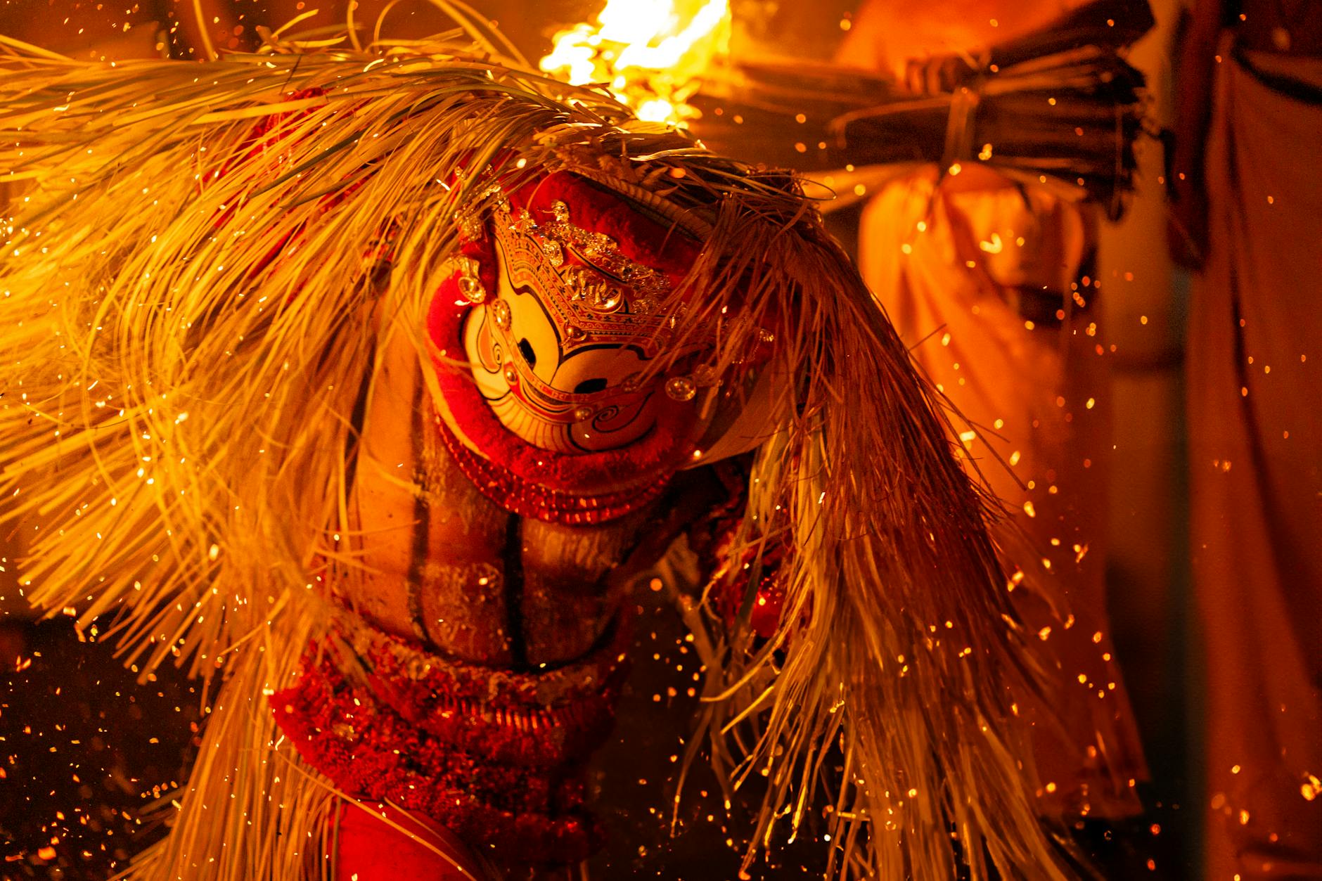 https://www.pexels.com/photo/pottan-theyyam-kerala-ritual-dance-indian-festival-27489412/