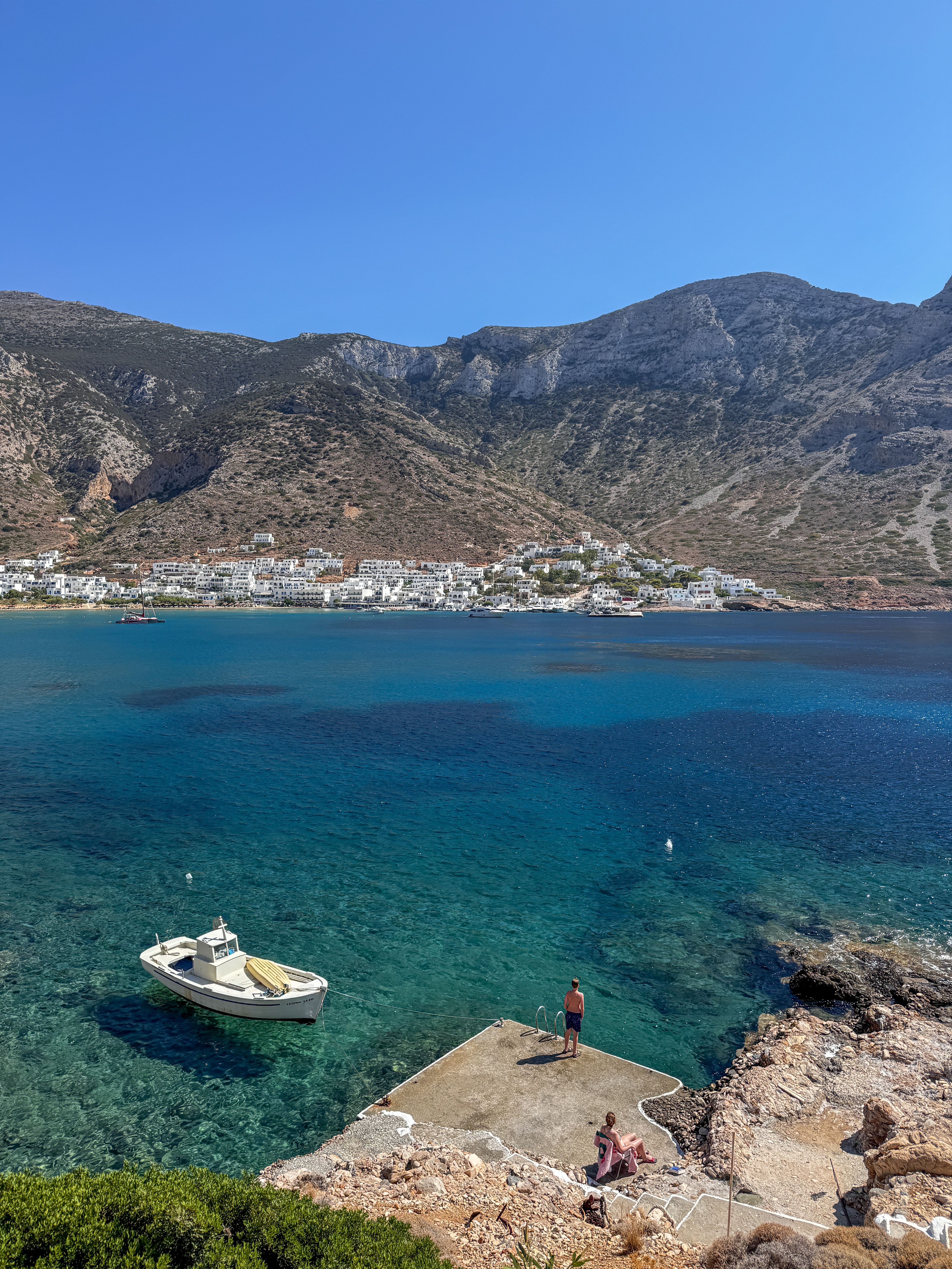 Kamares beach and port
