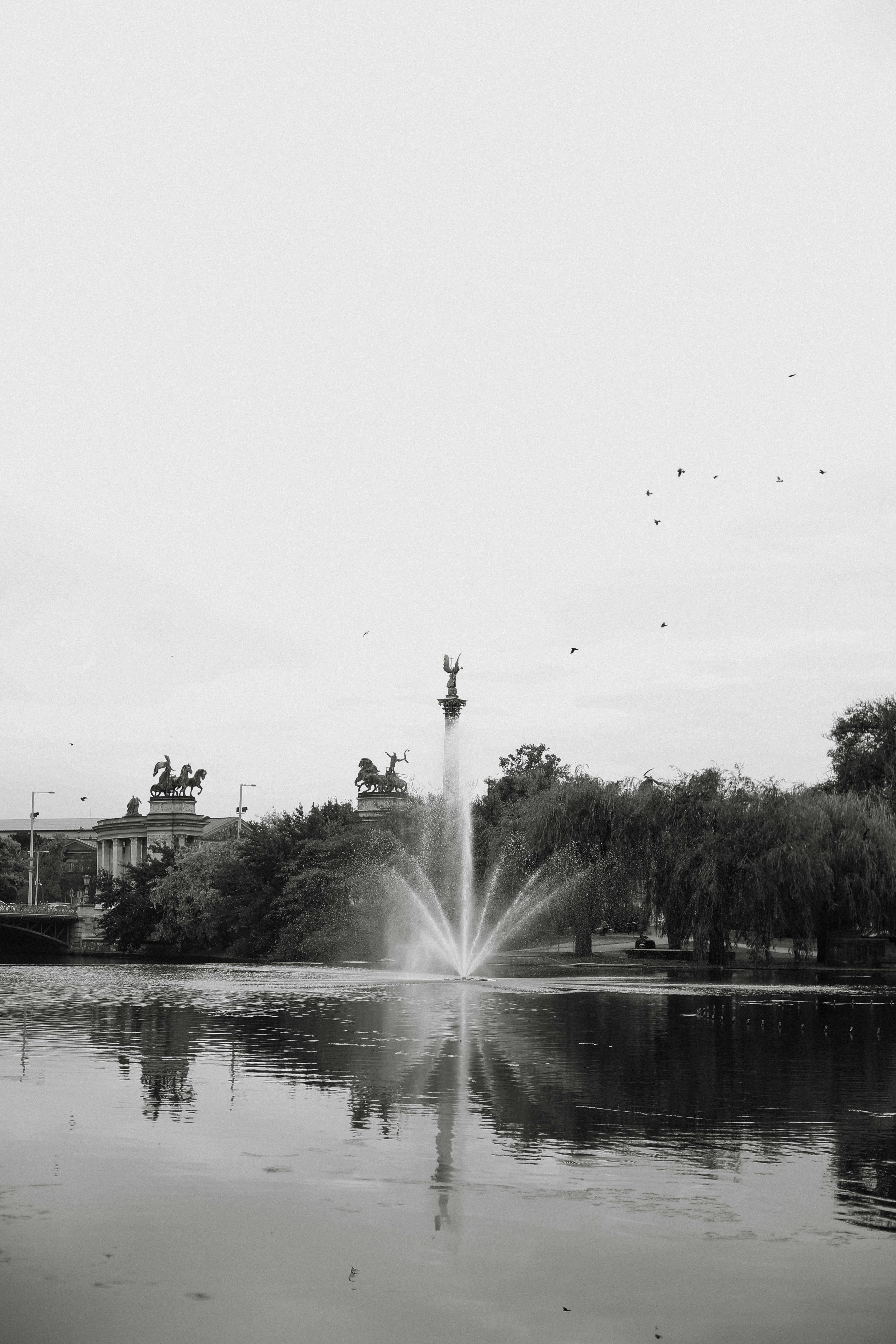 a black and white photo of a fountain