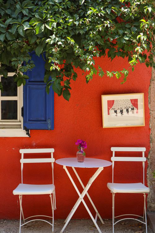 Free Cozy outdoor setting with vibrant colors and rustic charm. Stock Photo
