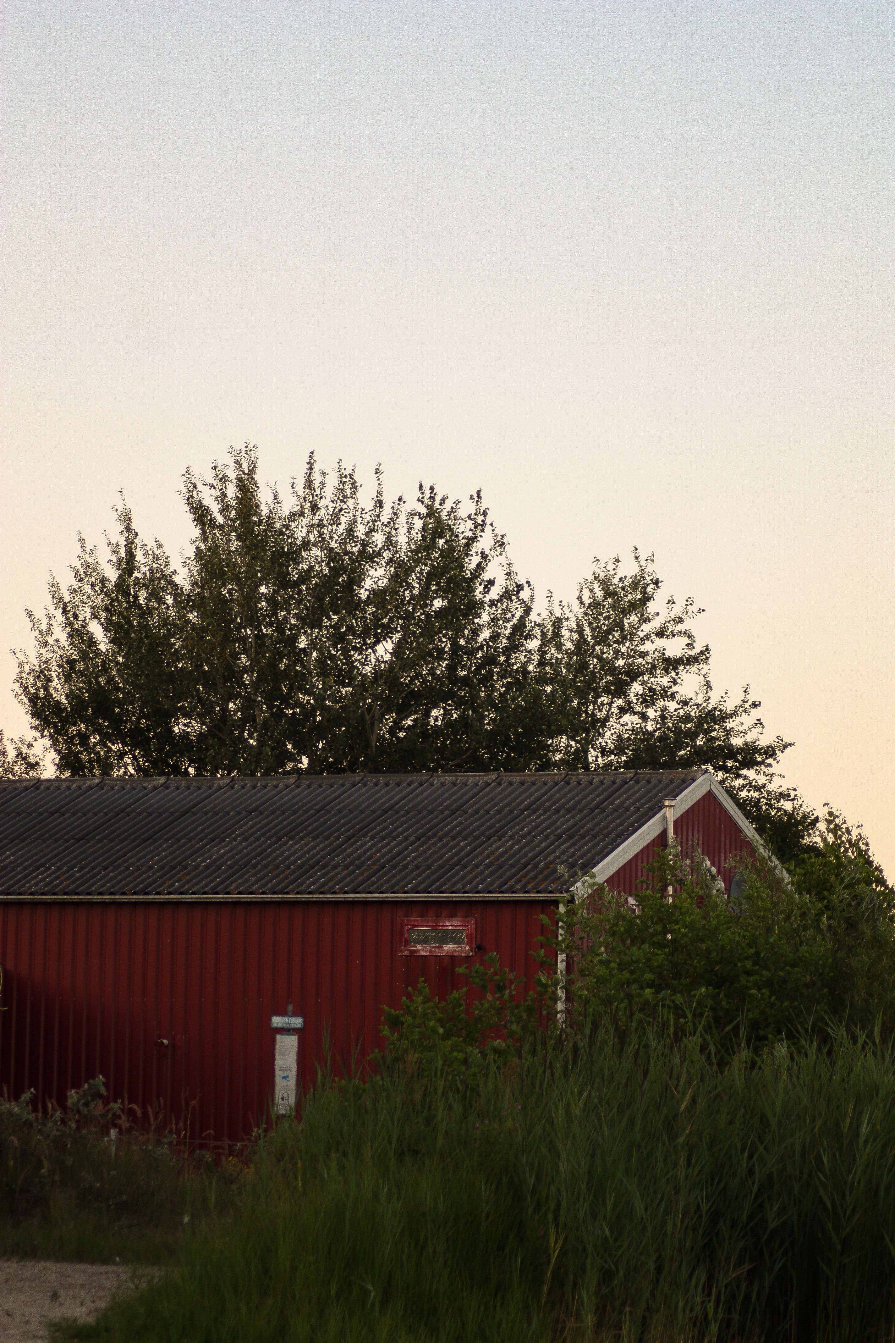 A red barn with a white roof and a red door · Free Stock Photo