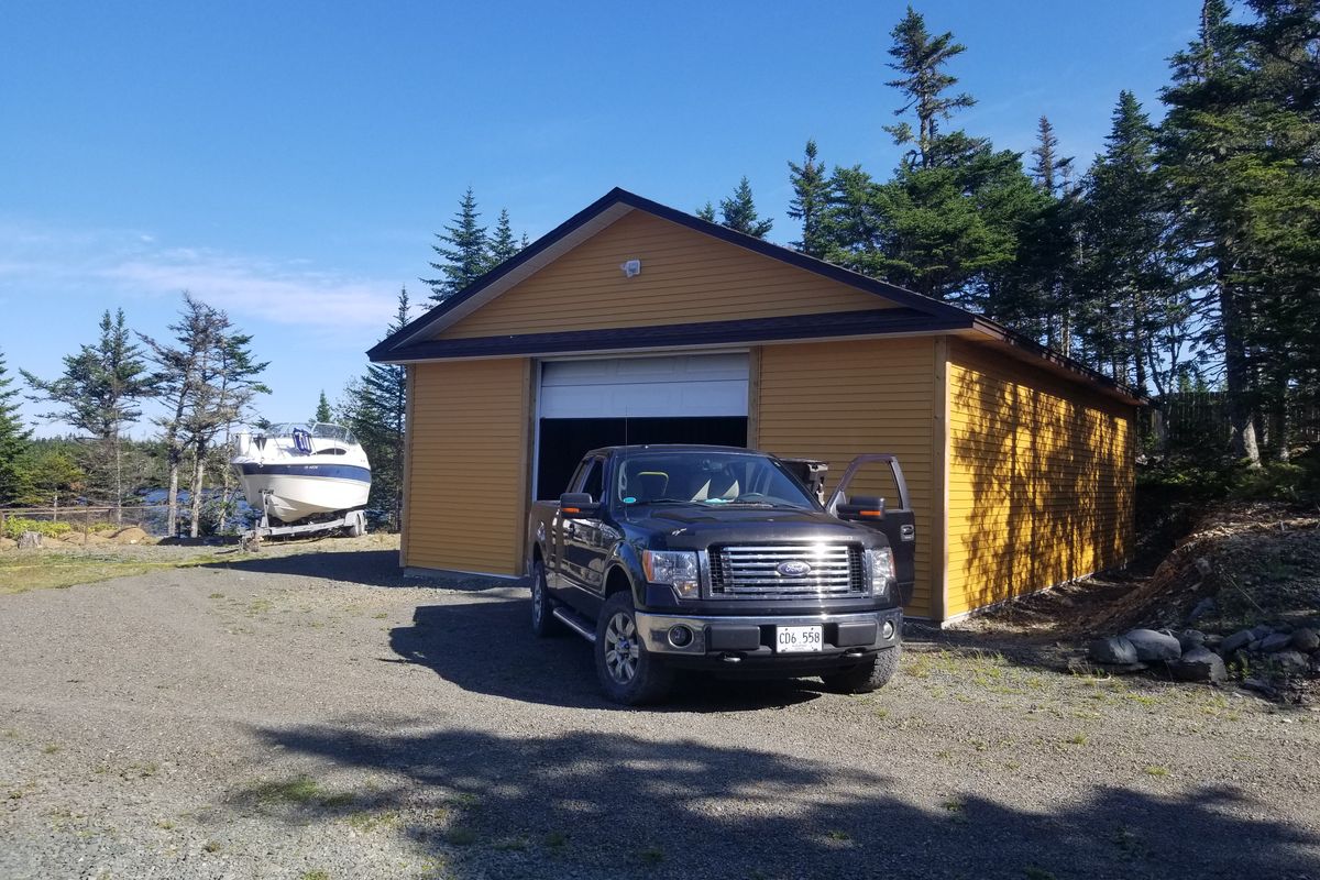 Garage ou carport : prix, permis et isolation - 3. Déclaration préalable ou permis de construire : les seuils à connaître