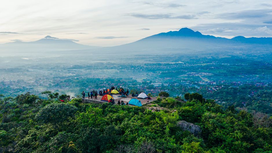 Trekking ke Puncak Gunung Sari: Menaklukkan Jalur Terjal yang Menantang di Kabjembara