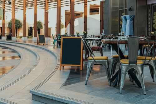 Free Stylish outdoor dining setup with modern decor in a Dubai restaurant. Stock Photo