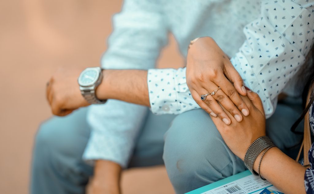 Online dating: starting a conversation on a niche platform