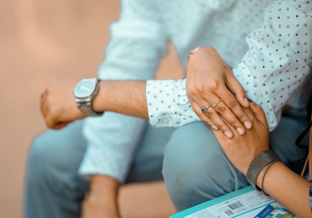 Online dating: starting a conversation on a niche platform