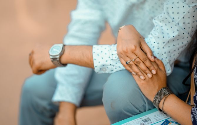 Online dating: starting a conversation on a niche platform