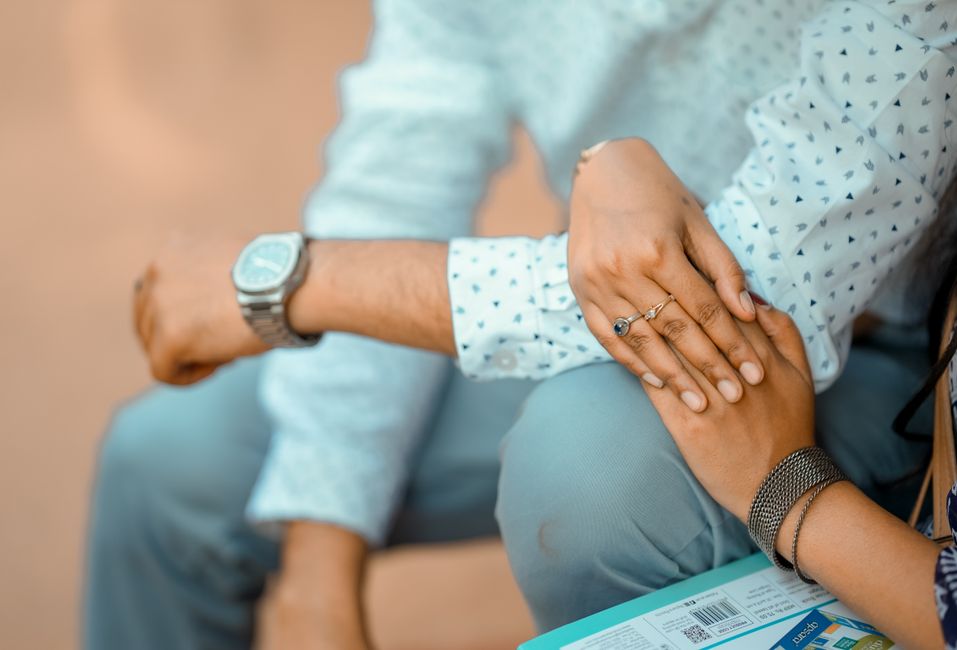 Online dating: starting a conversation on a niche platform