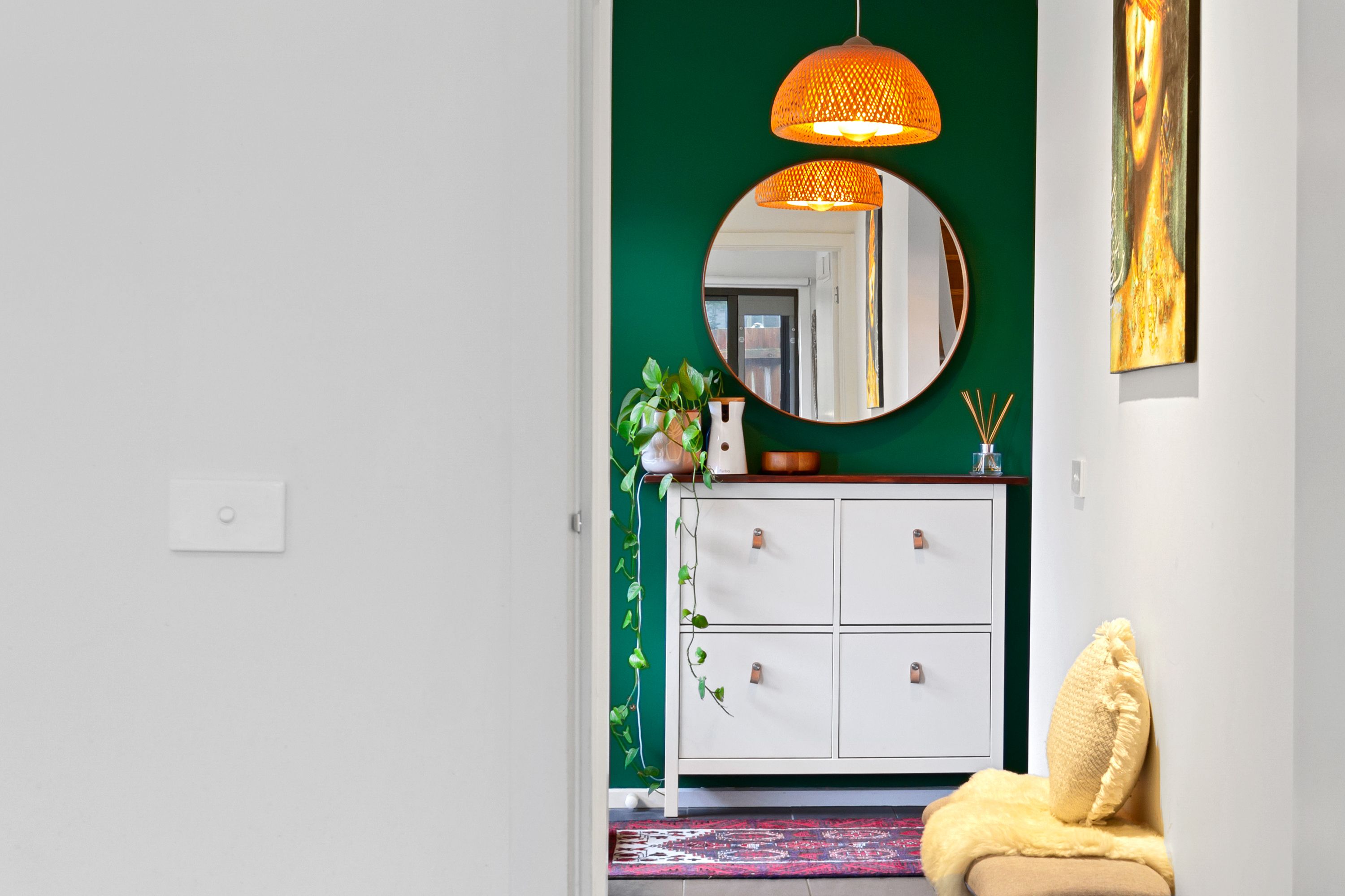 green wall and mirror · Free Stock Photo