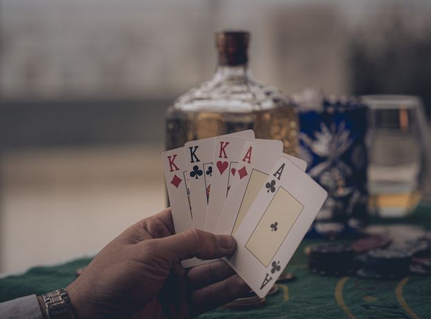 Online Casino: Spielautomaten und Live-Spiele im Überblick