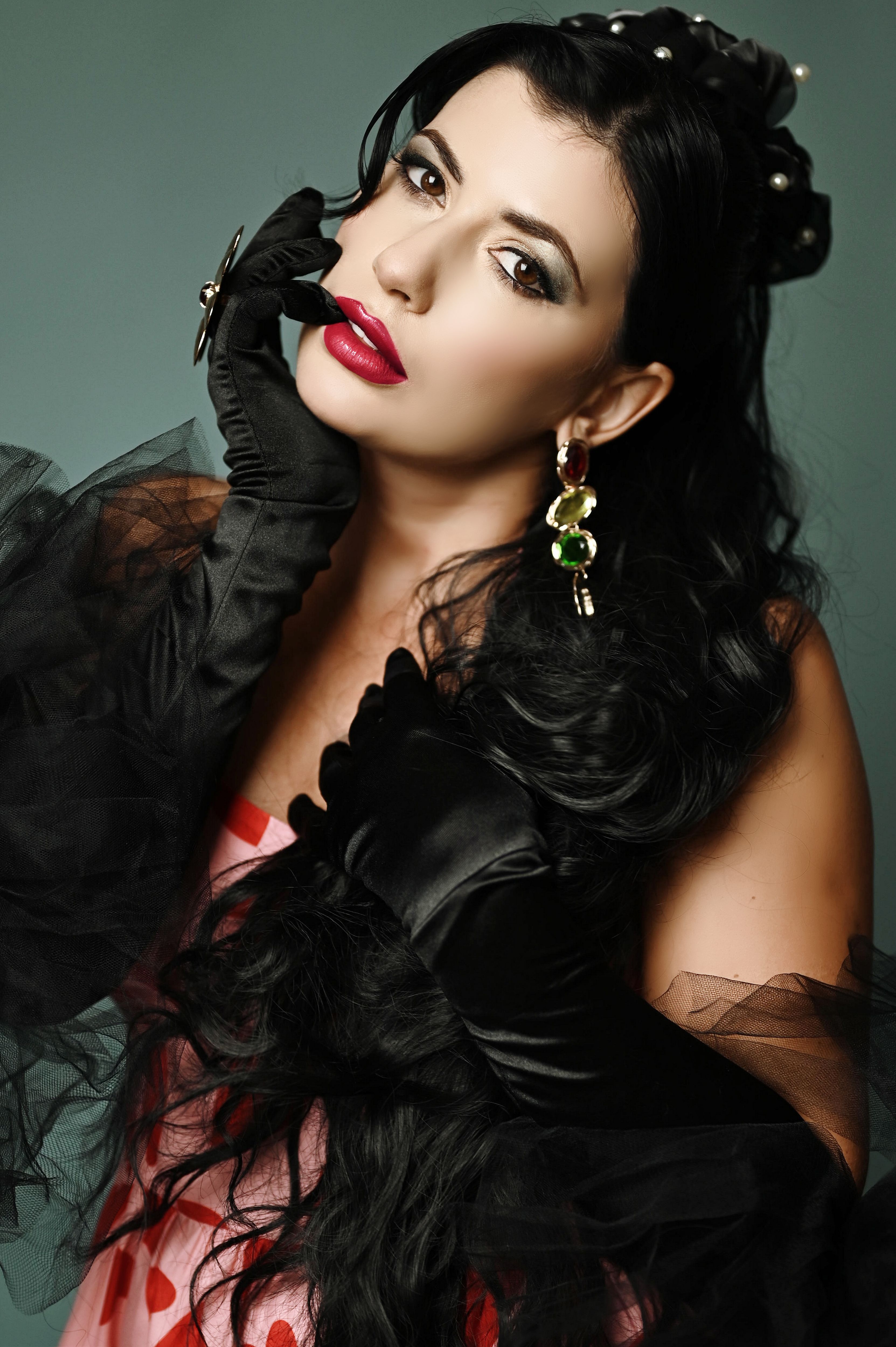 A woman in black gloves and red lipstick · Free Stock Photo