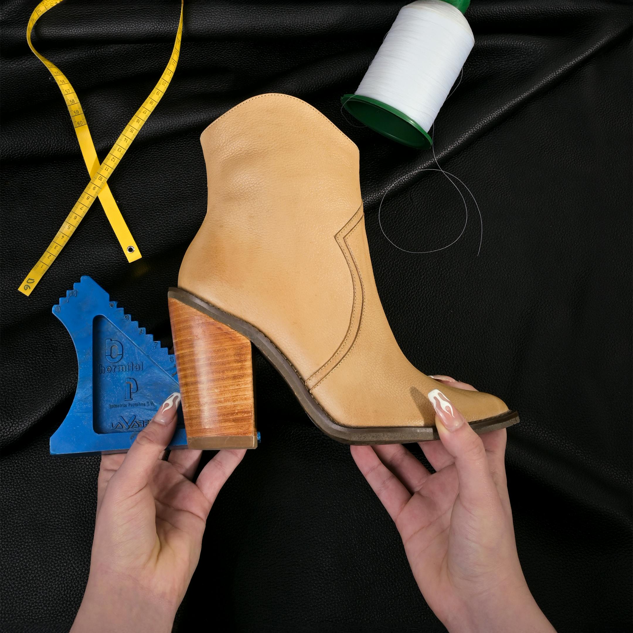 De franc Foto d'estoc gratuïta de accessori, artesà, bota Foto d'estoc