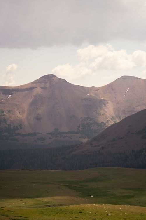 Free Explore the tranquil beauty of Uinta National Forest's mountains and valleys in this scenic view. Stock Photo