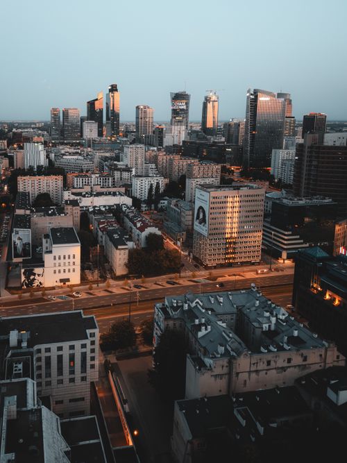 Free A captivating view of a city skyline with skyscrapers at twilight, enhancing urban elegance. Stock Photo