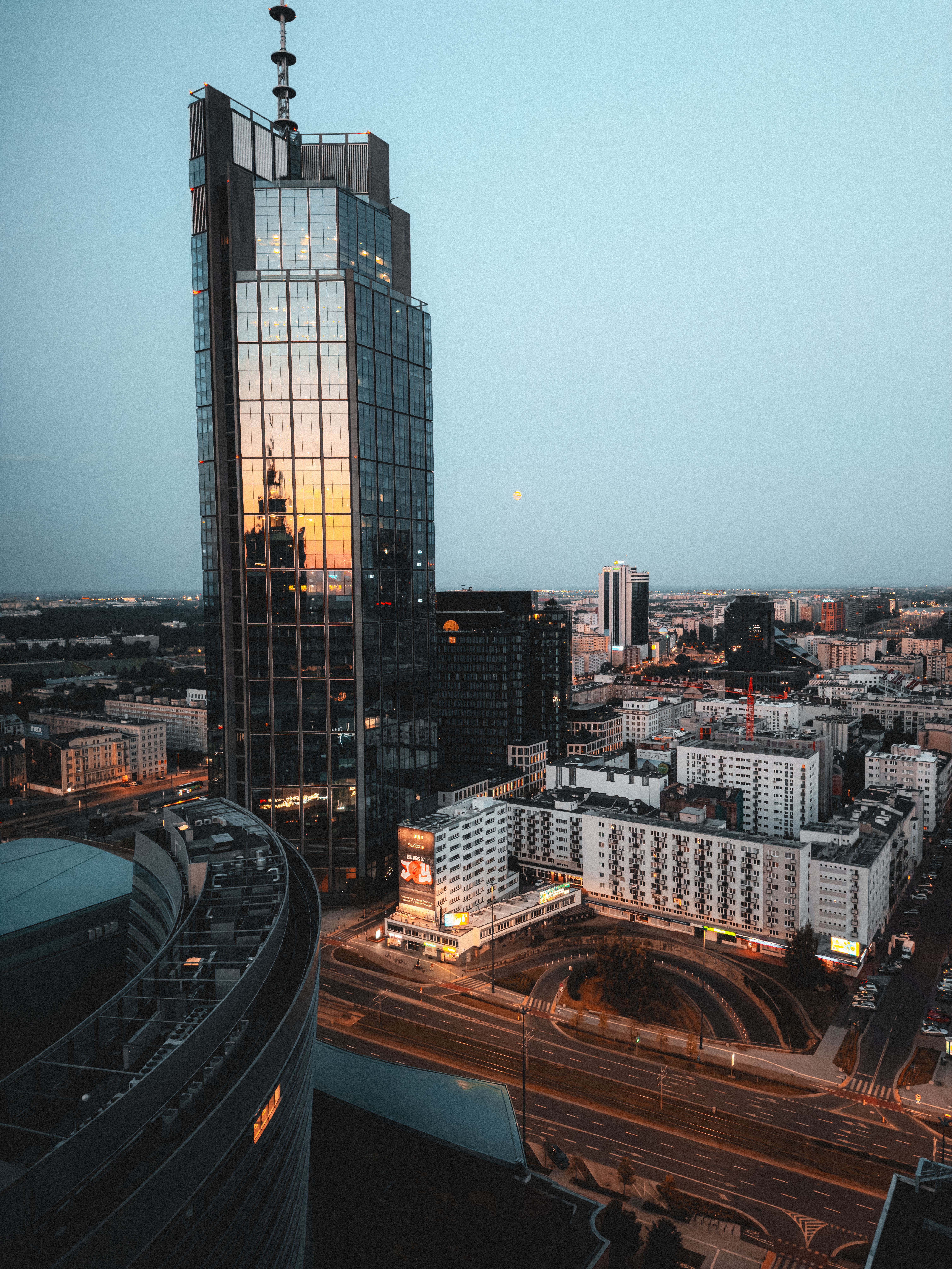 Warszawa w ogniu kontrowersji: skandal muzyczny, koalicja G20 i hałas